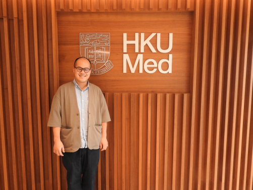 An innovative teaching project led by Mr Ki Sum Samson Wong, Assistant Lecturer in the Medical Ethics and Humanities Unit of the School of Clinical Medicine, LKS Faculty of Medicine at HKU, has recently won a Gold Award in the Nurturing Wellbeing and Purpose category at QS Reimagine Education Awards 2025.
